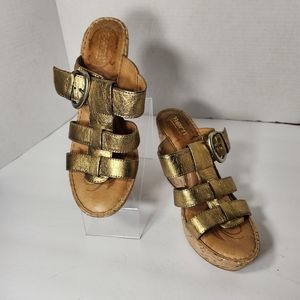 Born leather wedge heel sandal gold metallic size 8